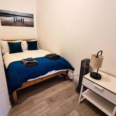 Newly Refurbished Flat In Central Cheltenham With Parking Eksteriør billede