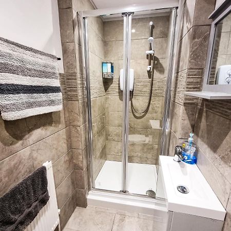 Newly Refurbished Flat In Central Cheltenham With Parking Eksteriør billede