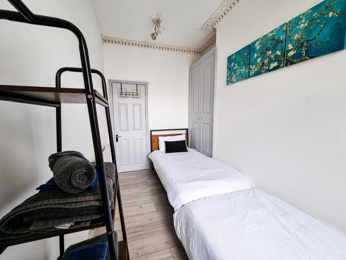 Newly Refurbished Flat In Central Cheltenham With Parking Eksteriør billede
