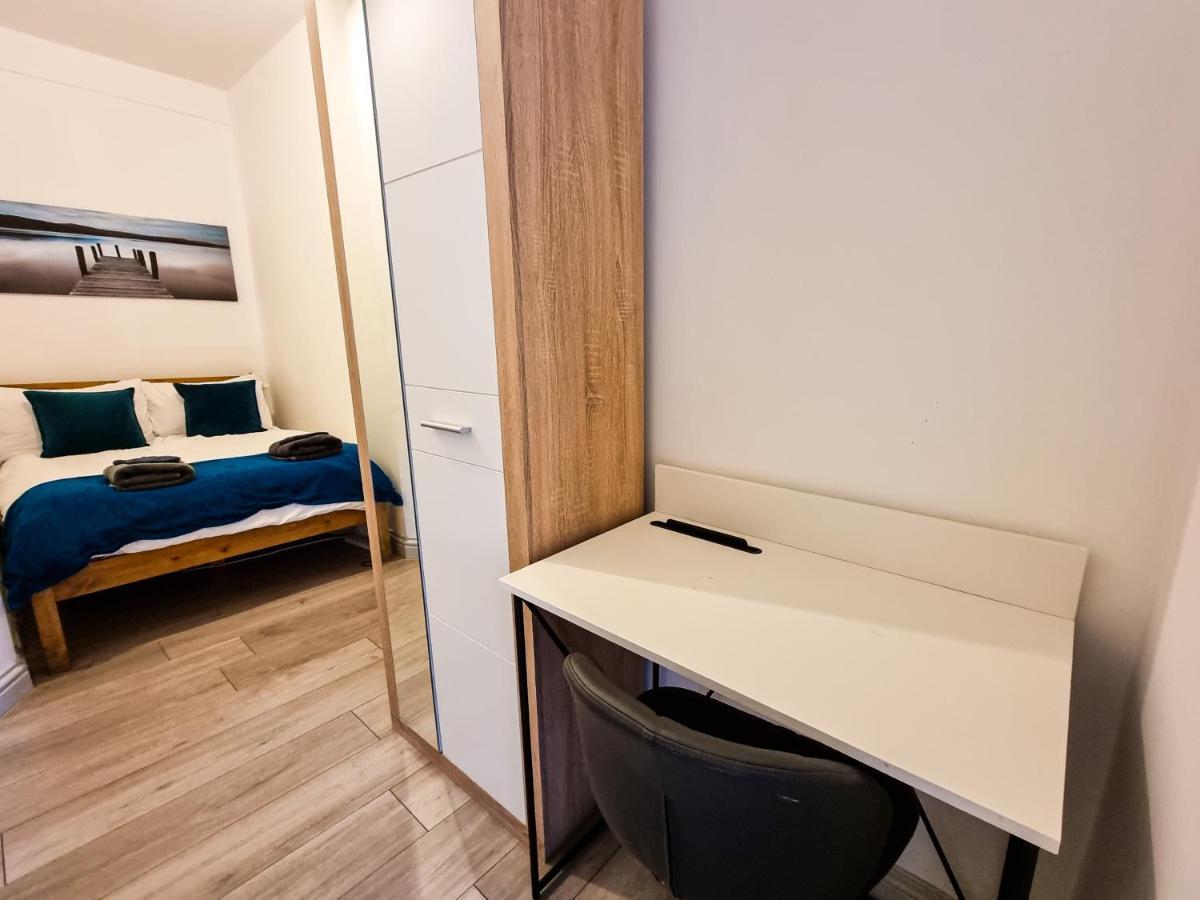 Newly Refurbished Flat In Central Cheltenham With Parking Eksteriør billede