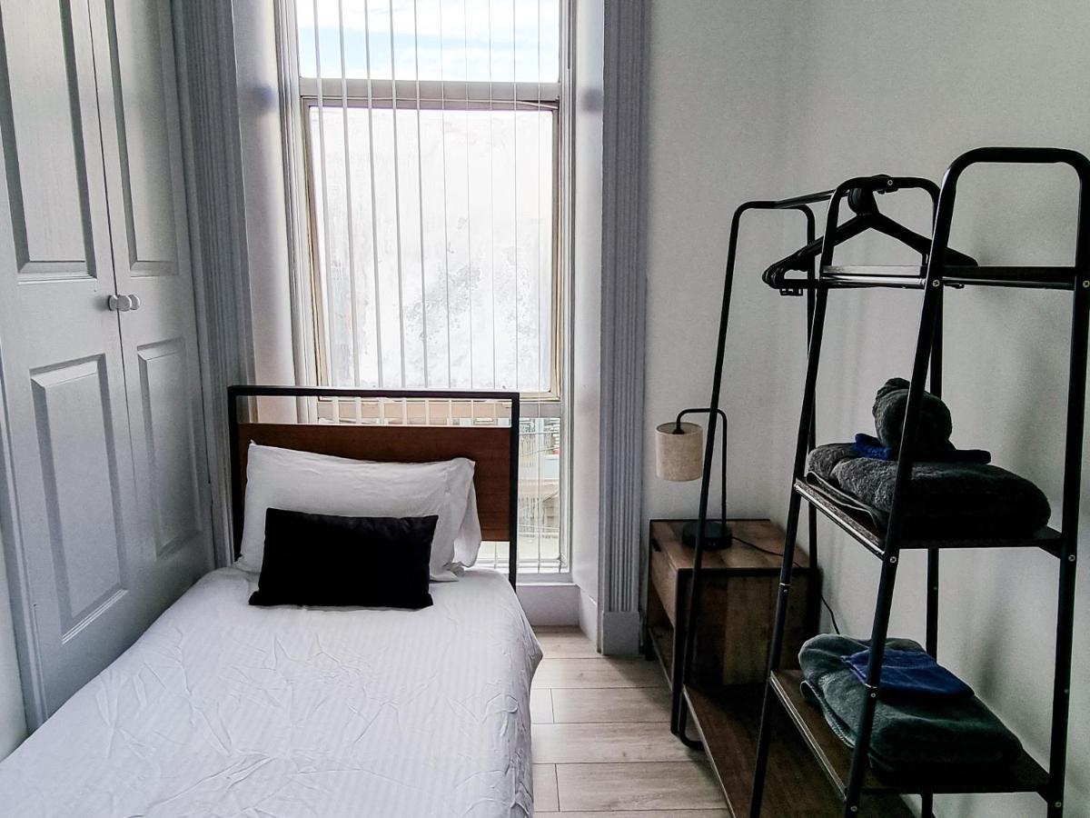 Newly Refurbished Flat In Central Cheltenham With Parking Eksteriør billede