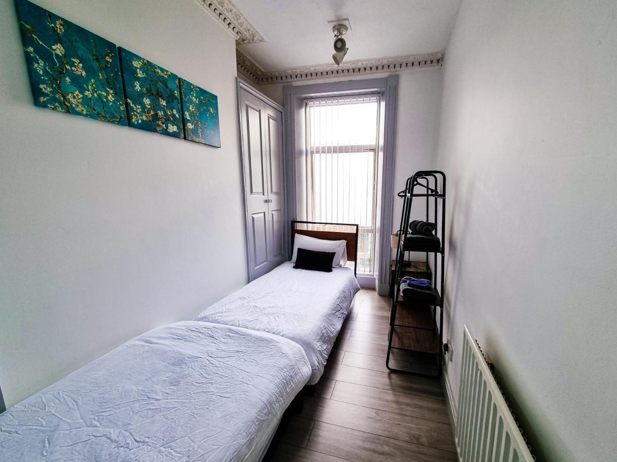 Newly Refurbished Flat In Central Cheltenham With Parking Eksteriør billede